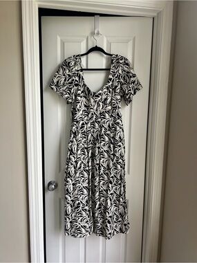 a new day Black and White Leaf-Print Midi Dress